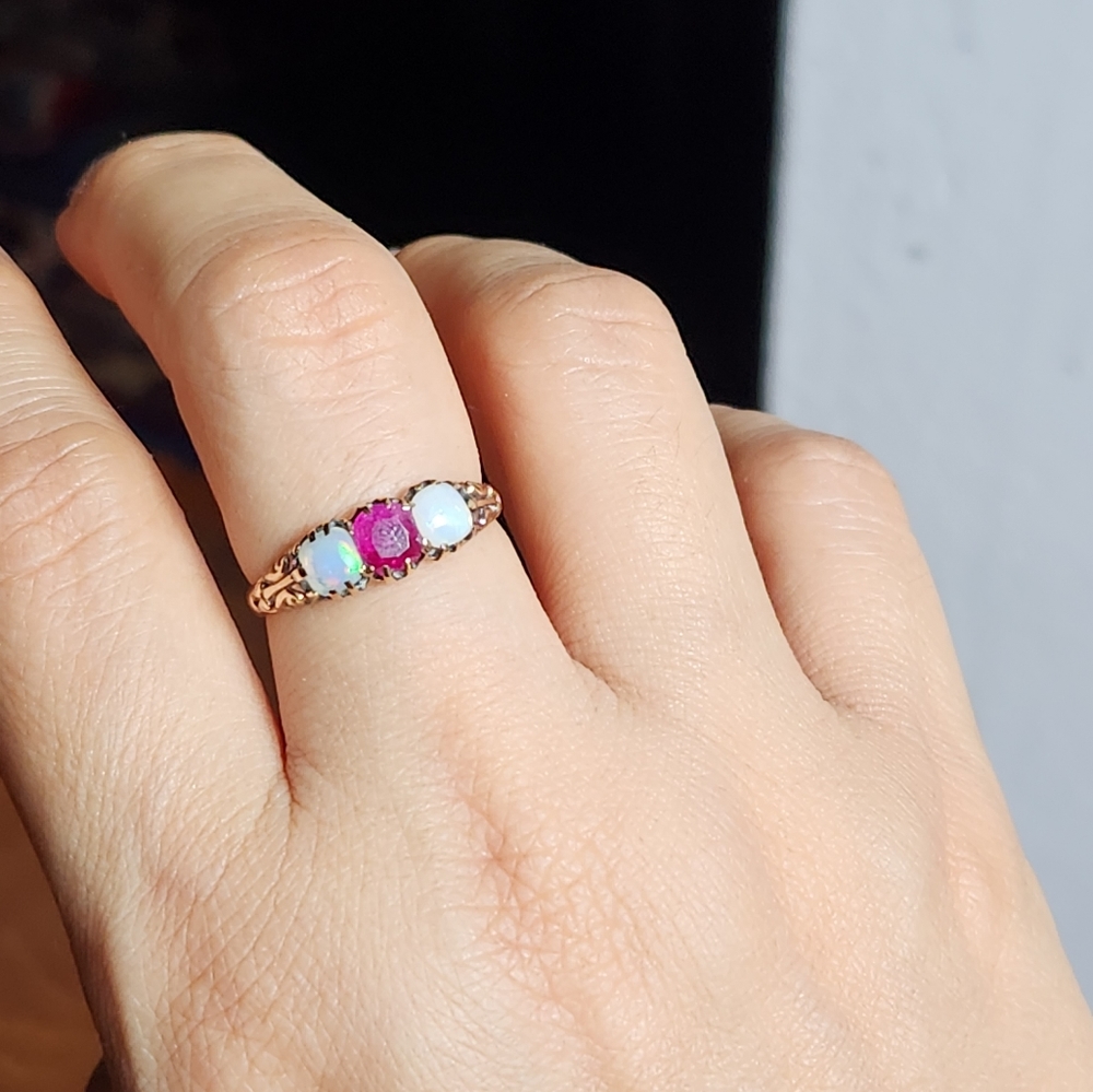 Antique Opal & Ruby 9ct Gold Ring - image 4